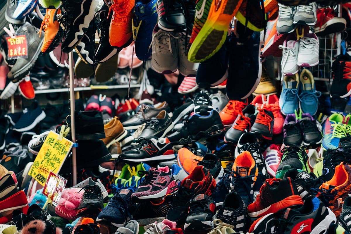 Case pack wholesale shoes and athletic footwear liquidation pallets